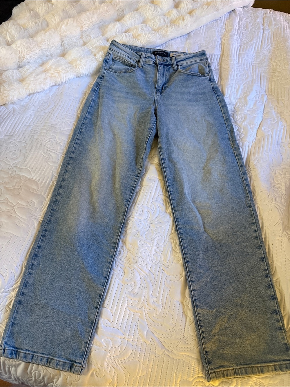 BCBGeneration Light Blue skater Straight-Leg Jeans